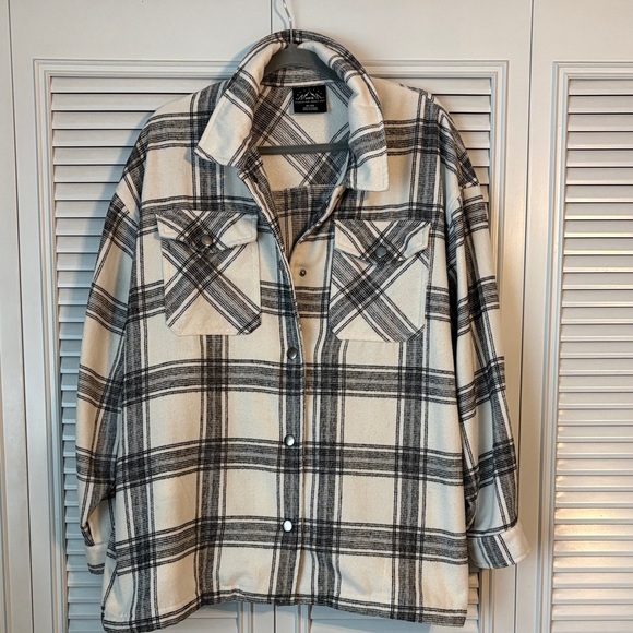 HFX Jackets & Blazers - HFX Women’s XL Heavy Flannel Plaid Button-Up Shirt Shacket Black & Off White